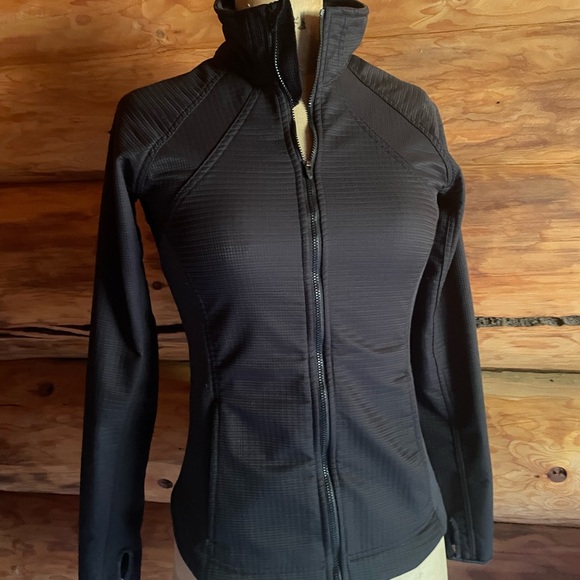 Small comfy track jacket by Nike. - Picture 5 of 6